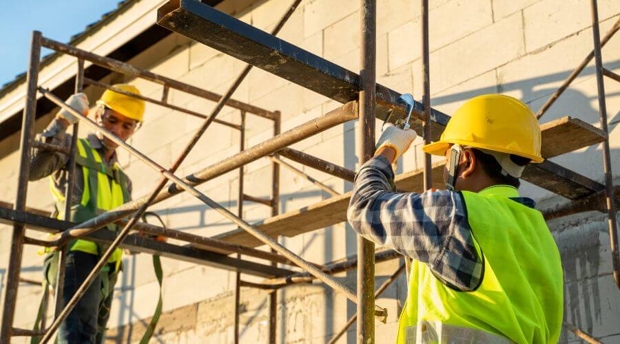 Professional gutter cleaning in Elizabeth, IN